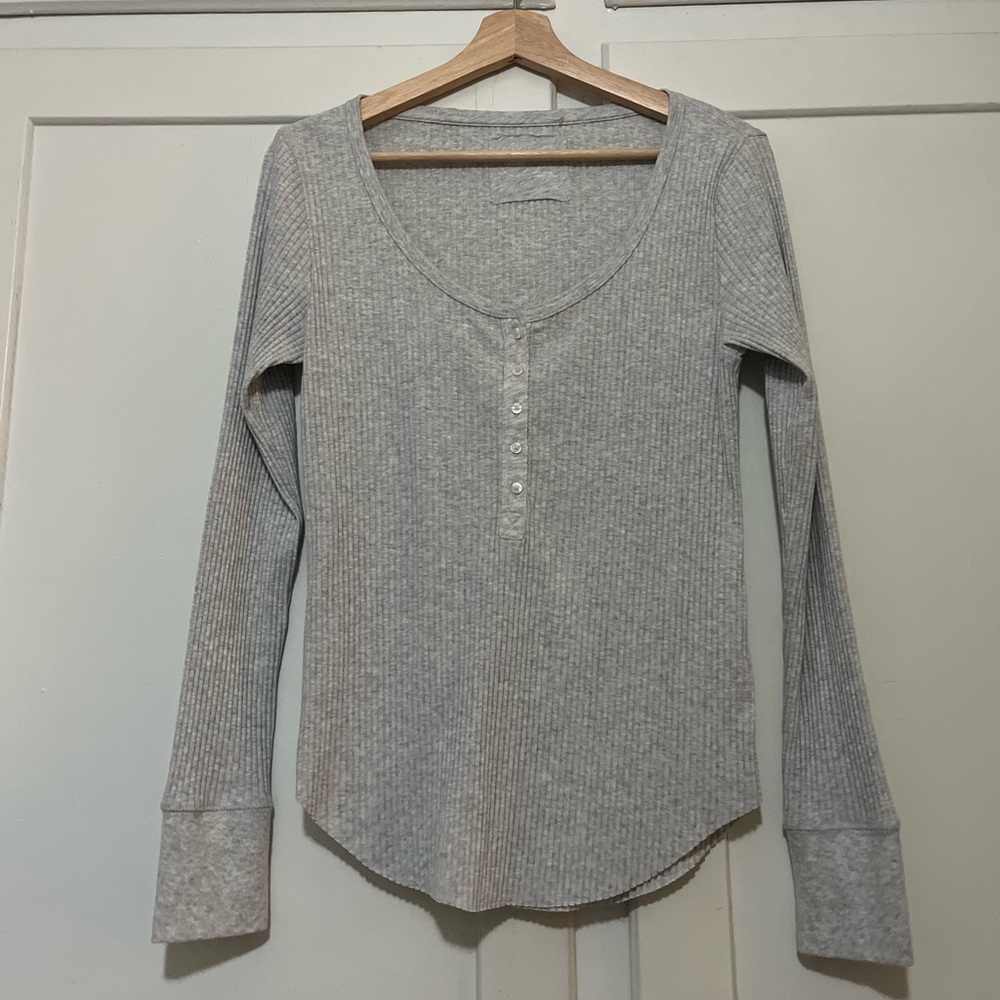 Aerie Ribbed Long Sleeve Top Light Grey Button Front NWOT
